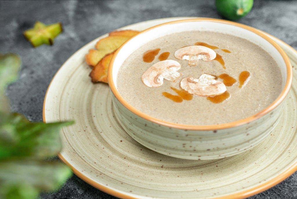 Крем суп из шампиньоном с Луковым соусом Tamaki