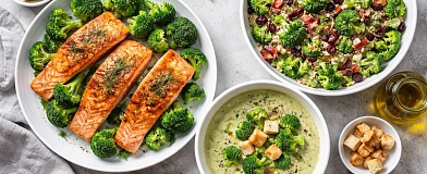 Блюда с брокколи: «Стейк лосося», «Суп» и «Салат с брокколи, беконом и изюмом»