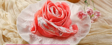 Блинный торт «Роза» с малиновым кремом